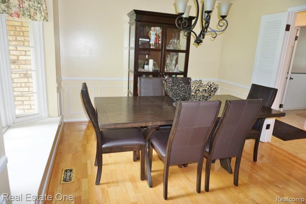 360 Donegal Drive Rochester, MI 48309 - Photo 6 of 21 6 Dining Room 2.jpg