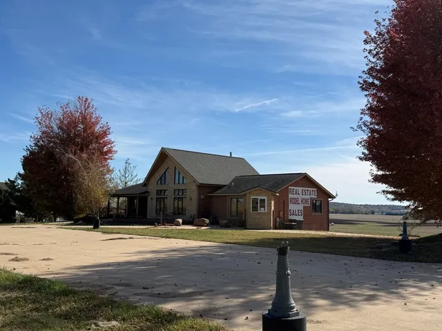 $325,000 | 11379 Highway 20, Stockton, IL 61085