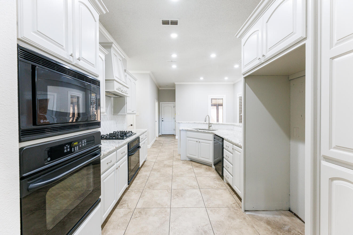 6009 84th Street Lubbock, TX 79424 - Photo 17 of 57 Kitchen