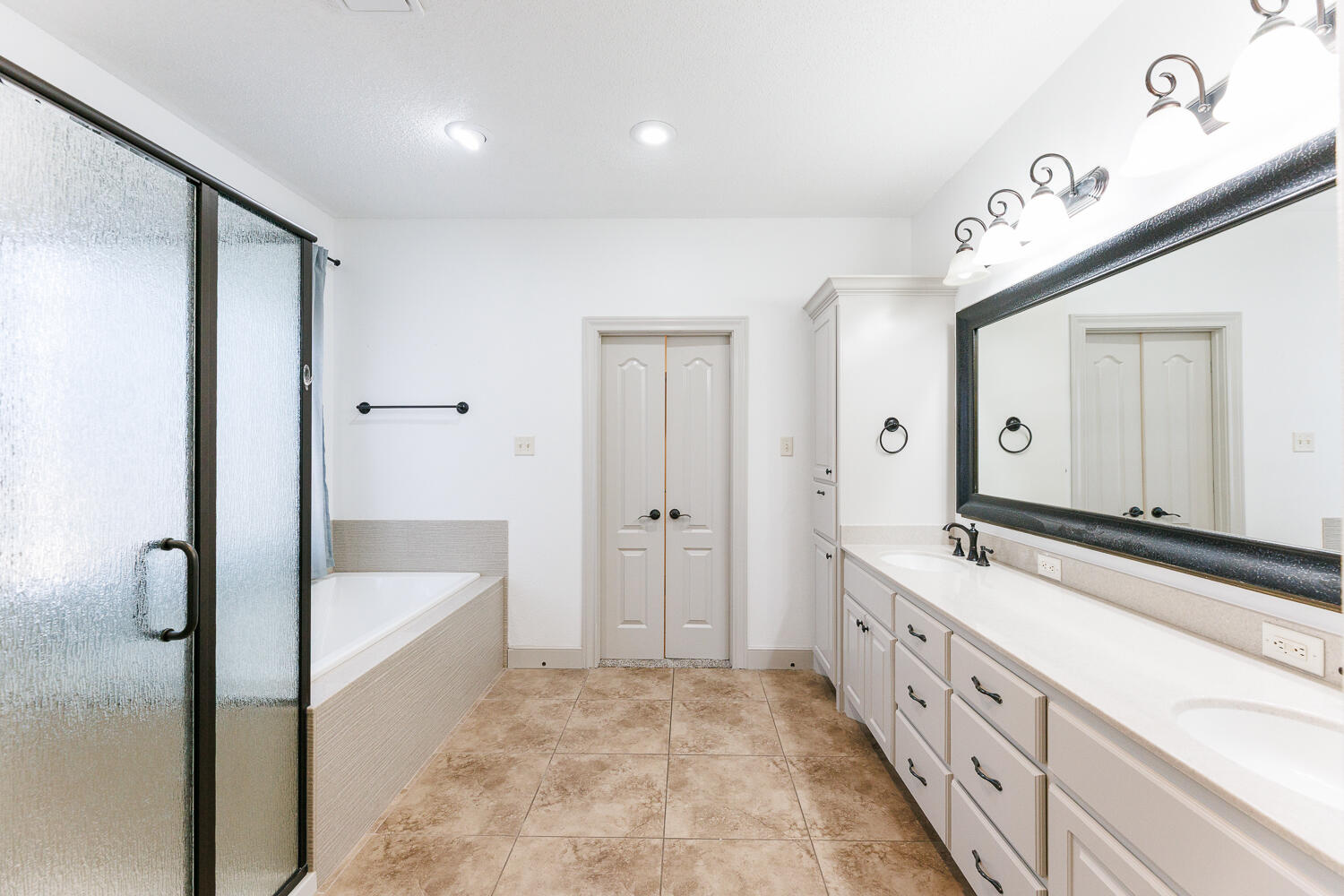 6009 84th Street Lubbock, TX 79424 - Photo 27 of 57 Primary Bathroom