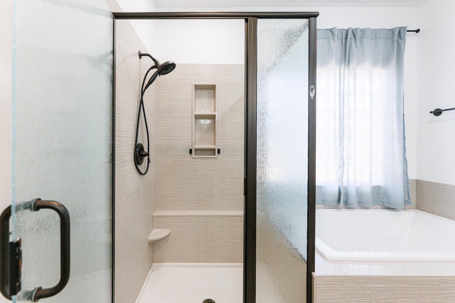 6009 84th Street Lubbock, TX 79424 - Photo 29 of 57 Primary Bathroom