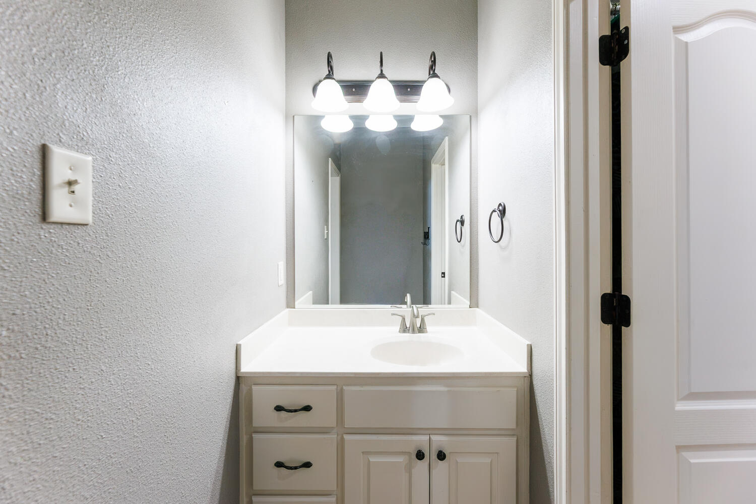 6009 84th Street Lubbock, TX 79424 - Photo 40 of 57 Third Bathroom
