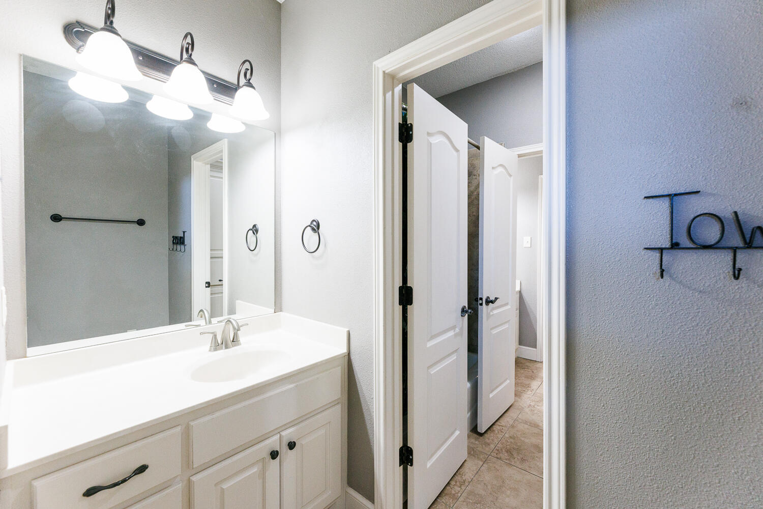 6009 84th Street Lubbock, TX 79424 - Photo 41 of 57 Third Bathroom