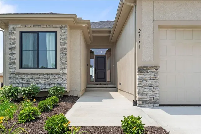 $569,900 | 27603 East 128th Court, Lee's Summit, MO 64086