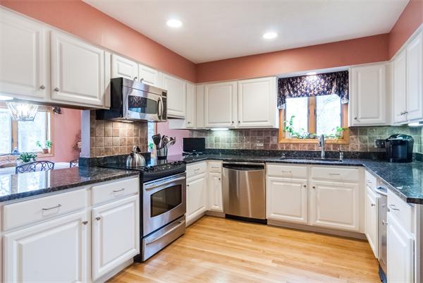 49 Botsford Road Newton, MA 02467 - Photo 4 of 27 Gallery Image 4