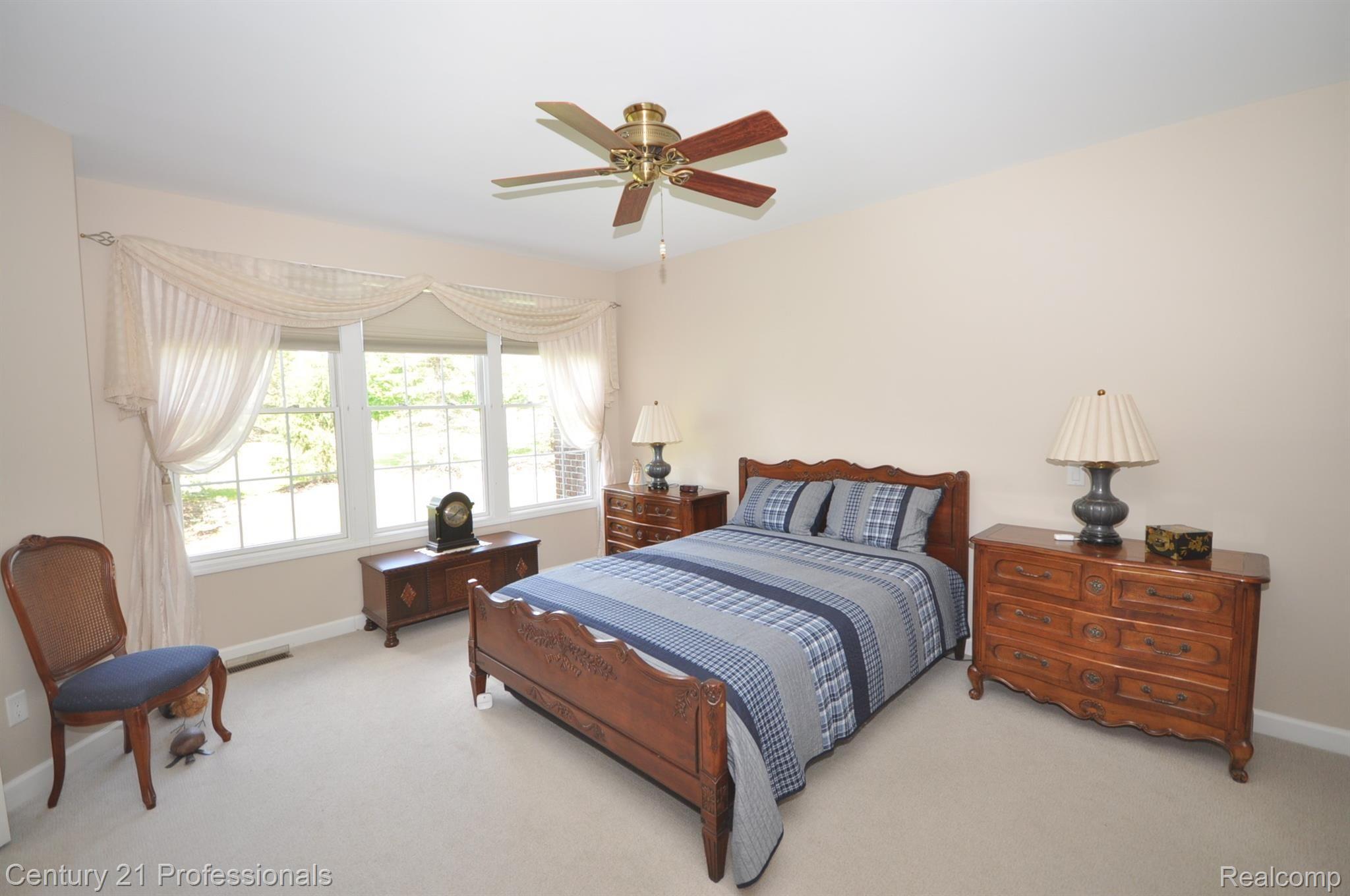 5045 Belmonte Drive Rochester, MI 48306 - Photo 17 of 52 16-5045 Belmonte.JPG