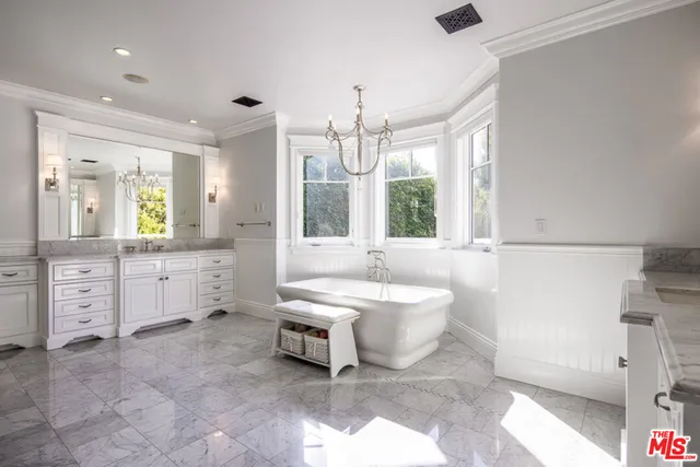 $75,000 | 117 South Burlingame Avenue, Los Angeles, CA 90049