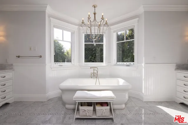 $75,000 | 117 South Burlingame Avenue, Los Angeles, CA 90049