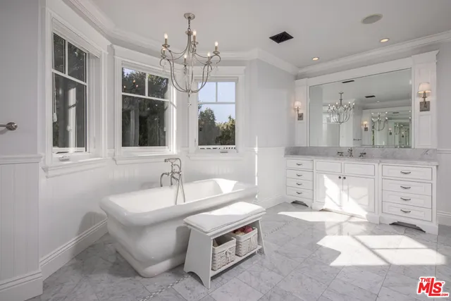 $75,000 | 117 South Burlingame Avenue, Los Angeles, CA 90049