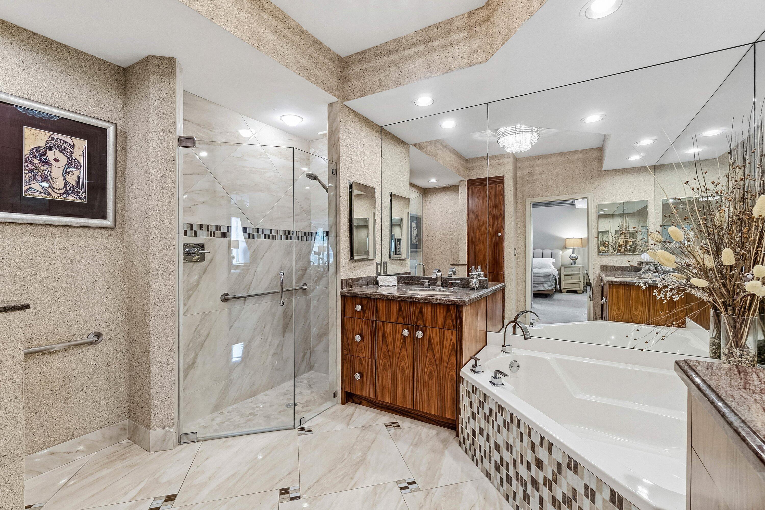 6244 Graycliff Drive, Unit B Boca Raton, FL 33496 - Photo 19 of 80 Primary Bathroom