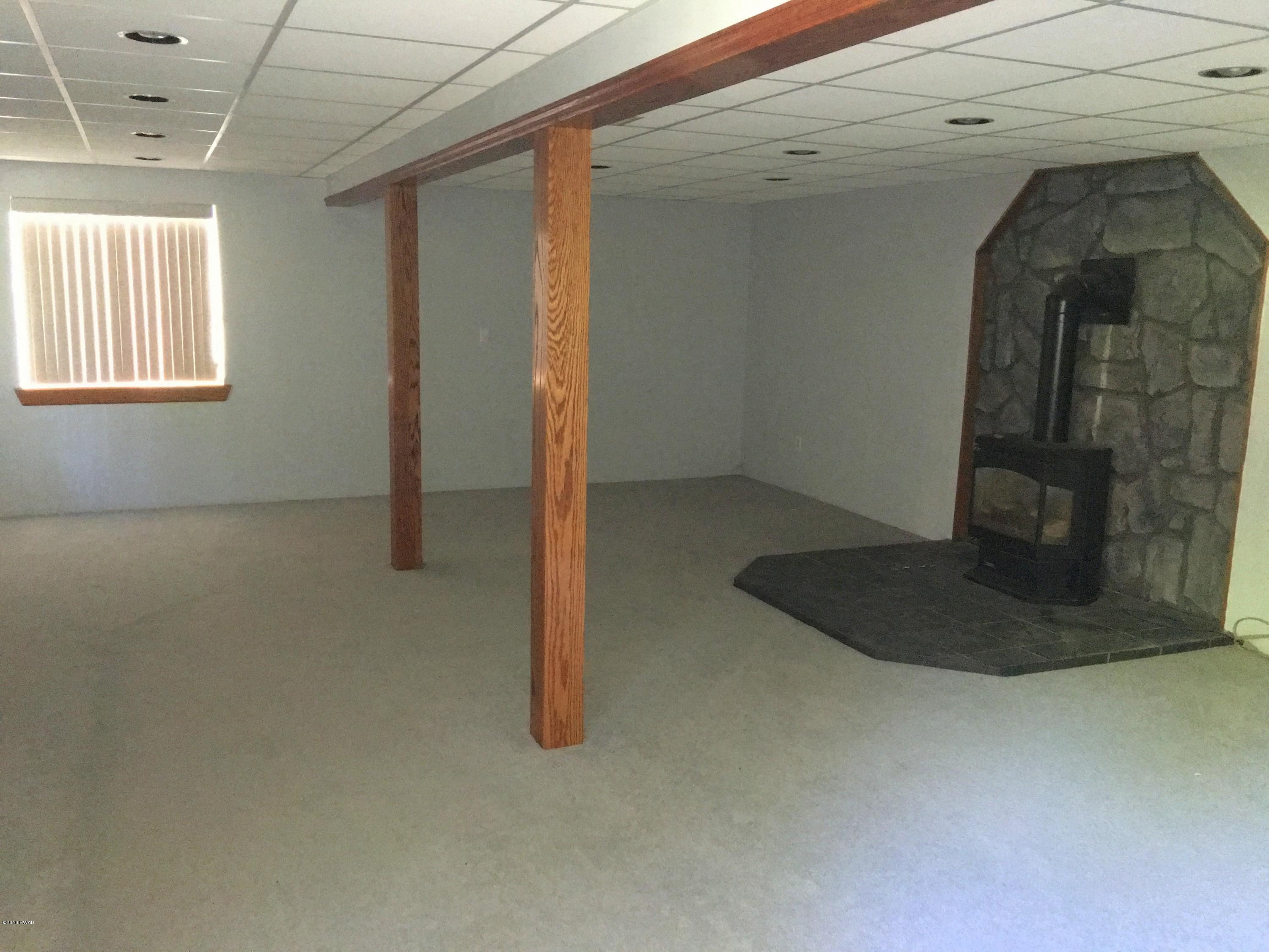 156 Caribou Road Dingmans Ferry, PA 18328 - Photo 10 of 28 Family Room