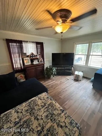 $389,000 | 329 Cape Lookout Drive, Harkers Island, NC 28531