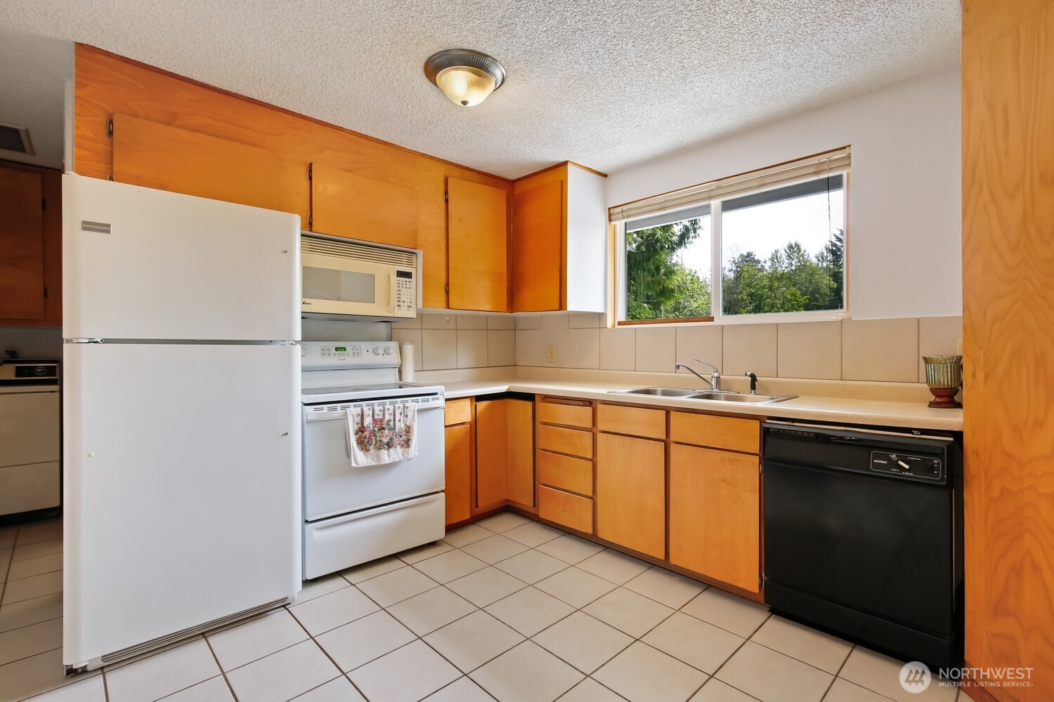 2670 Southeast Bielmeier Road Port Orchard, WA 98367 - Photo 9 of 39 a kitchen with a sink stove and refrigerator