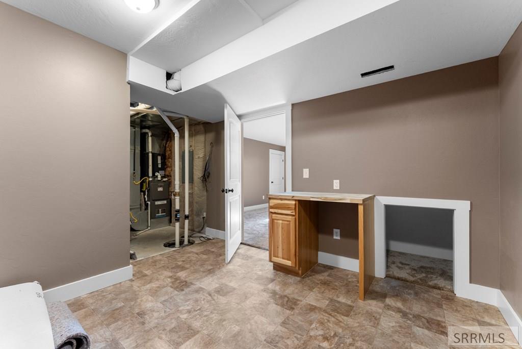 303 Park Avenue Firth, ID 83236 - Photo 36 of 50