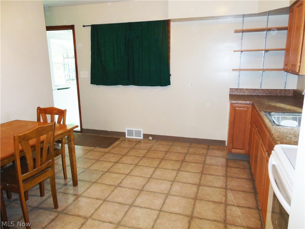 6849 Lake Road Madison, OH 44057 - Photo 10 of 18