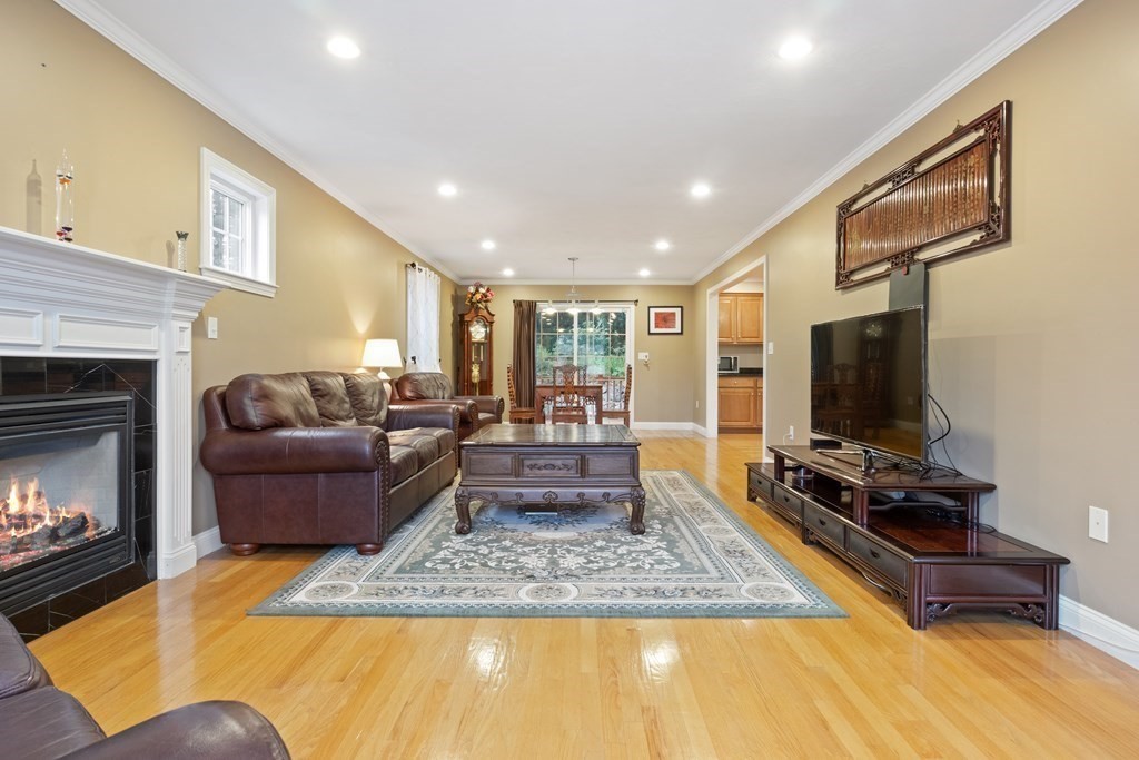 73 Hawthorne Road Waltham, MA 02451 - Photo 1 of 40 Gallery Image 1