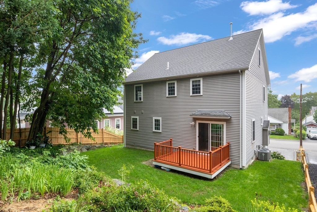 73 Hawthorne Road Waltham, MA 02451 - Photo 3 of 40 Gallery Image 3