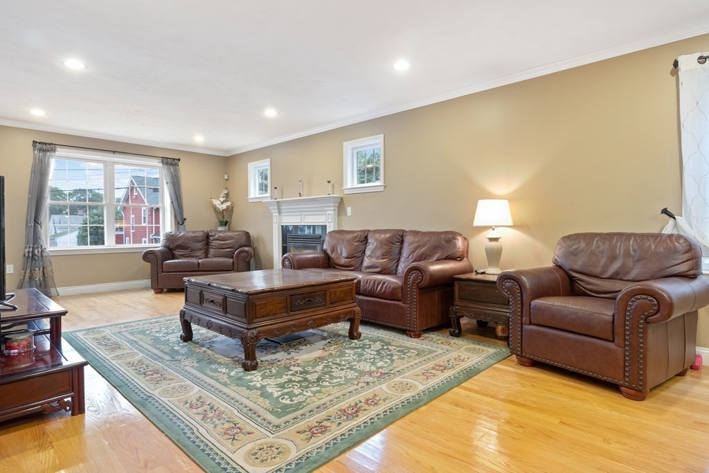 73 Hawthorne Road Waltham, MA 02451 - Photo 5 of 40 Gallery Image 5