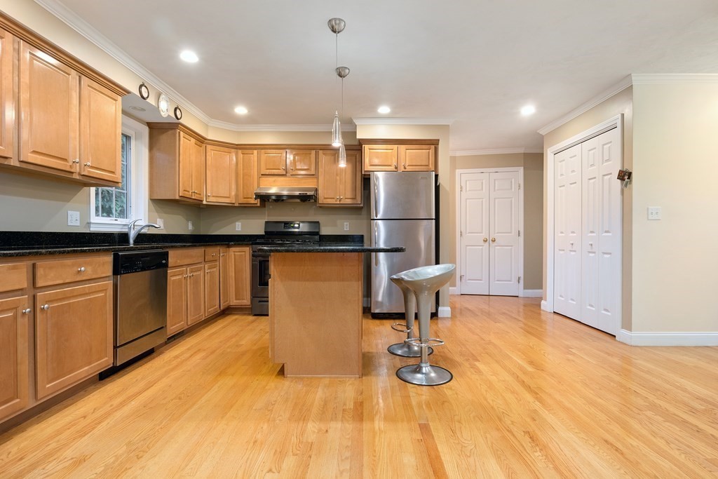 73 Hawthorne Road Waltham, MA 02451 - Photo 8 of 40 Gallery Image 8