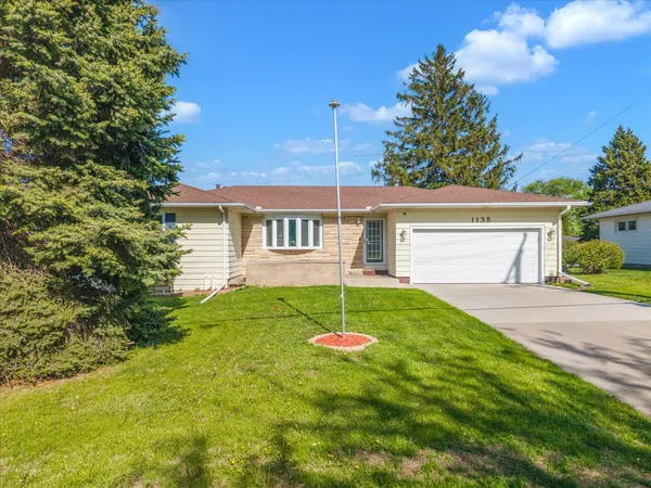 $240,000 | 1135 North 11th Street, Clinton, IA 52732