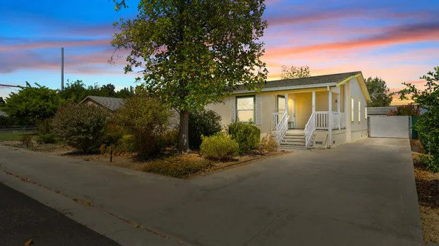 a view of a house with a backyard
