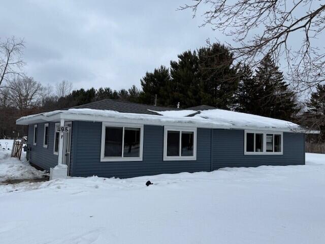 495 South Maple Island Road Muskegon, MI 49442 - Photo 3 of 38 3