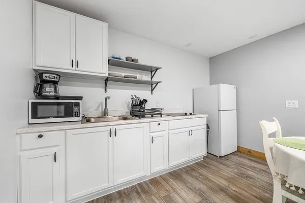 $1,000 | 6149 Park Lane East, Unit BARNS STUDIOS), Lake Worth, FL 33449