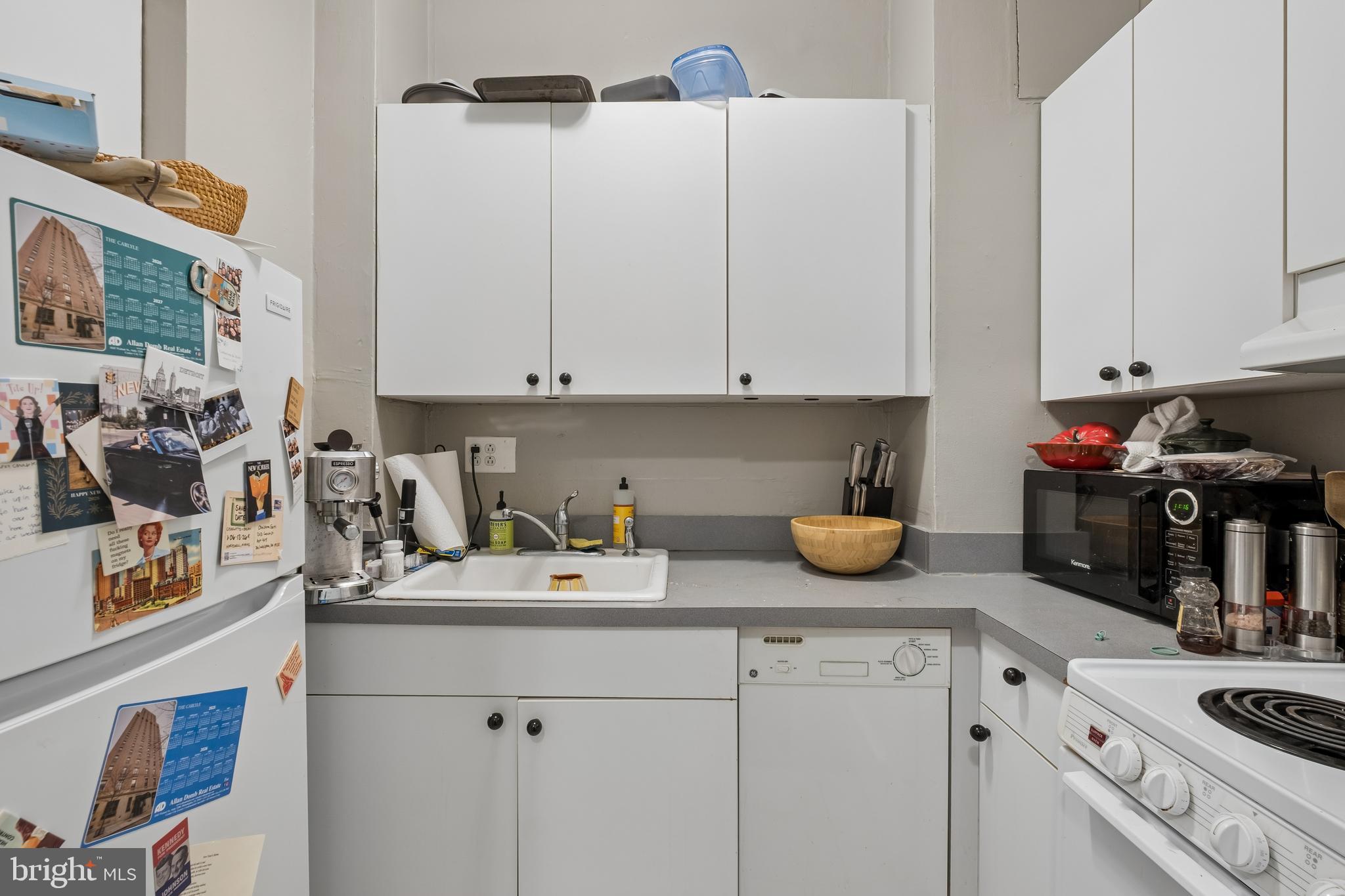 2031 Locust Street, Unit 405 Philadelphia, PA 19103 - Photo 3 of 13