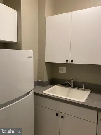 $1,825 | 2031 Locust Street, Unit 405, Philadelphia, PA 19103