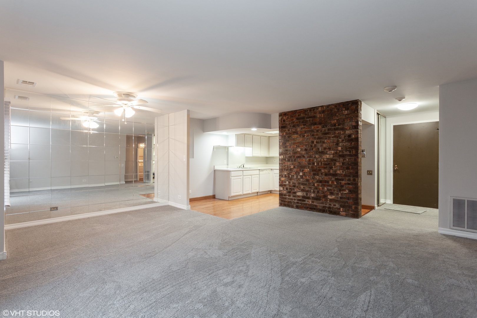 425 Walnut Creek Road, Unit 1304 Lisle, IL 60532 - Photo 4 of 26