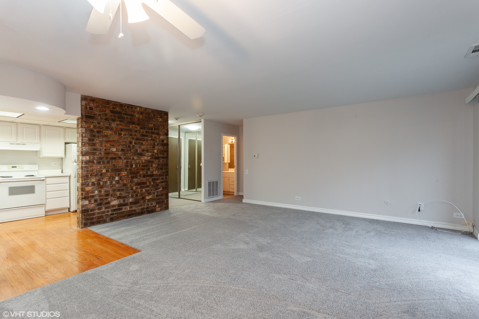 425 Walnut Creek Road, Unit 1304 Lisle, IL 60532 - Photo 6 of 26