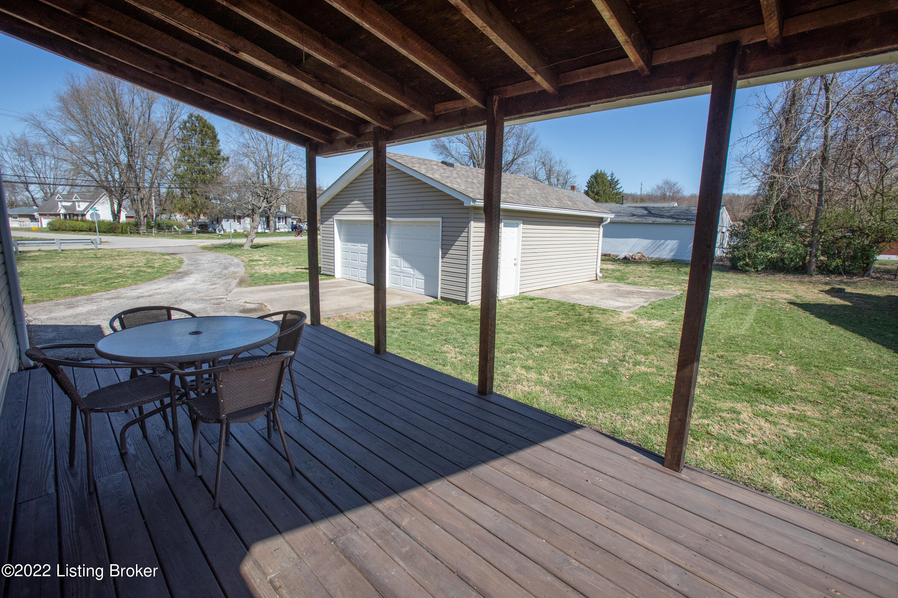 8101 Kerry Road Louisville, KY 40258 - Photo 26 of 31 Deck