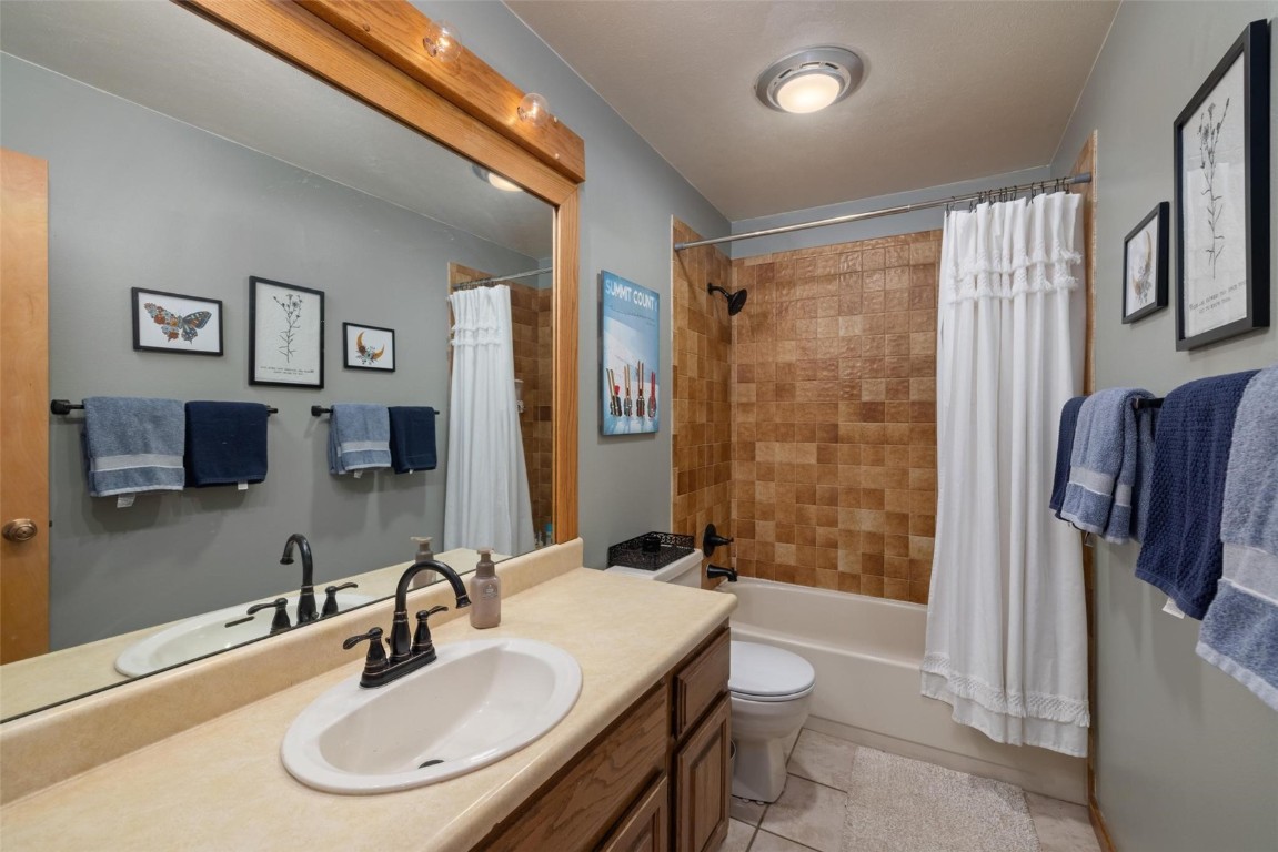 91200 Ryan Gulch Road, Unit 91204 Wildernest, CO 80498 - Photo 9 of 21 a bathroom with a sink toilet and shower