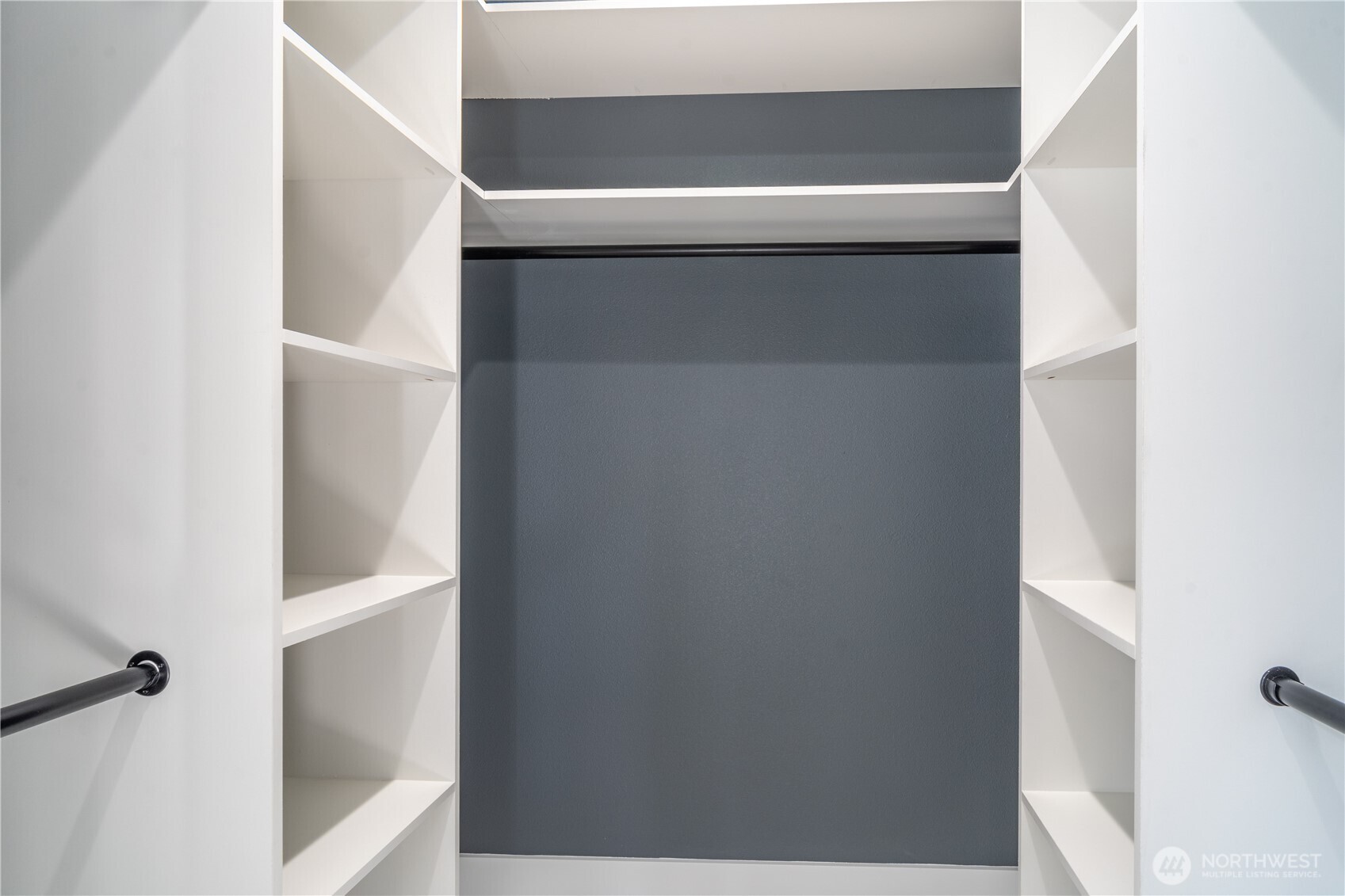 201 Bridgeview Drive Vantage, WA 98950 - Photo 18 of 40 a close view of closet