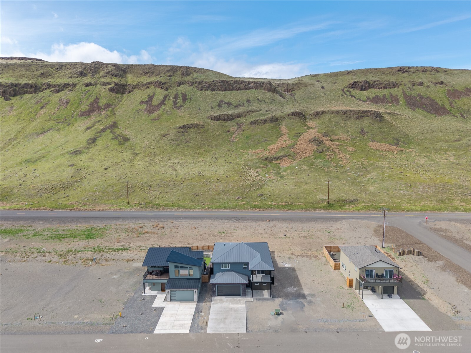 201 Bridgeview Drive Vantage, WA 98950 - Photo 36 of 40 a view of sitting area with an ocean view