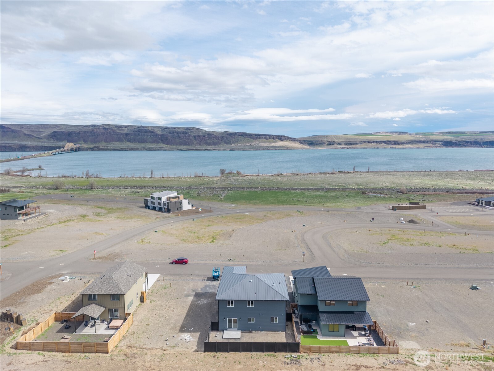 201 Bridgeview Drive Vantage, WA 98950 - Photo 37 of 40 a view of a lake with a mountain