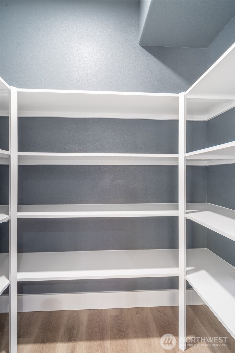 201 Bridgeview Drive Vantage, WA 98950 - Photo 8 of 40 a view of walk in closet