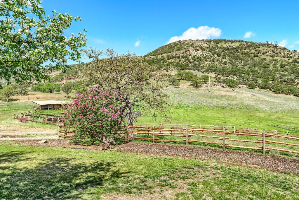 6069 Hughes Road Medford, OR 97504 - Photo 33 of 84 HR(33)