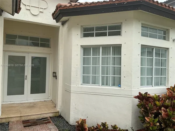 $3,600 | Tamiami, Miami, FL 33194