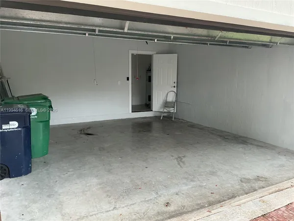 $3,600 | Tamiami, Miami, FL 33194