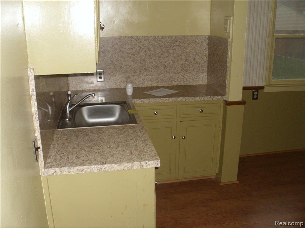 9606 Inkster Road Redford, MI 48239 - Photo 2 of 12 261-955149 kitchen 1