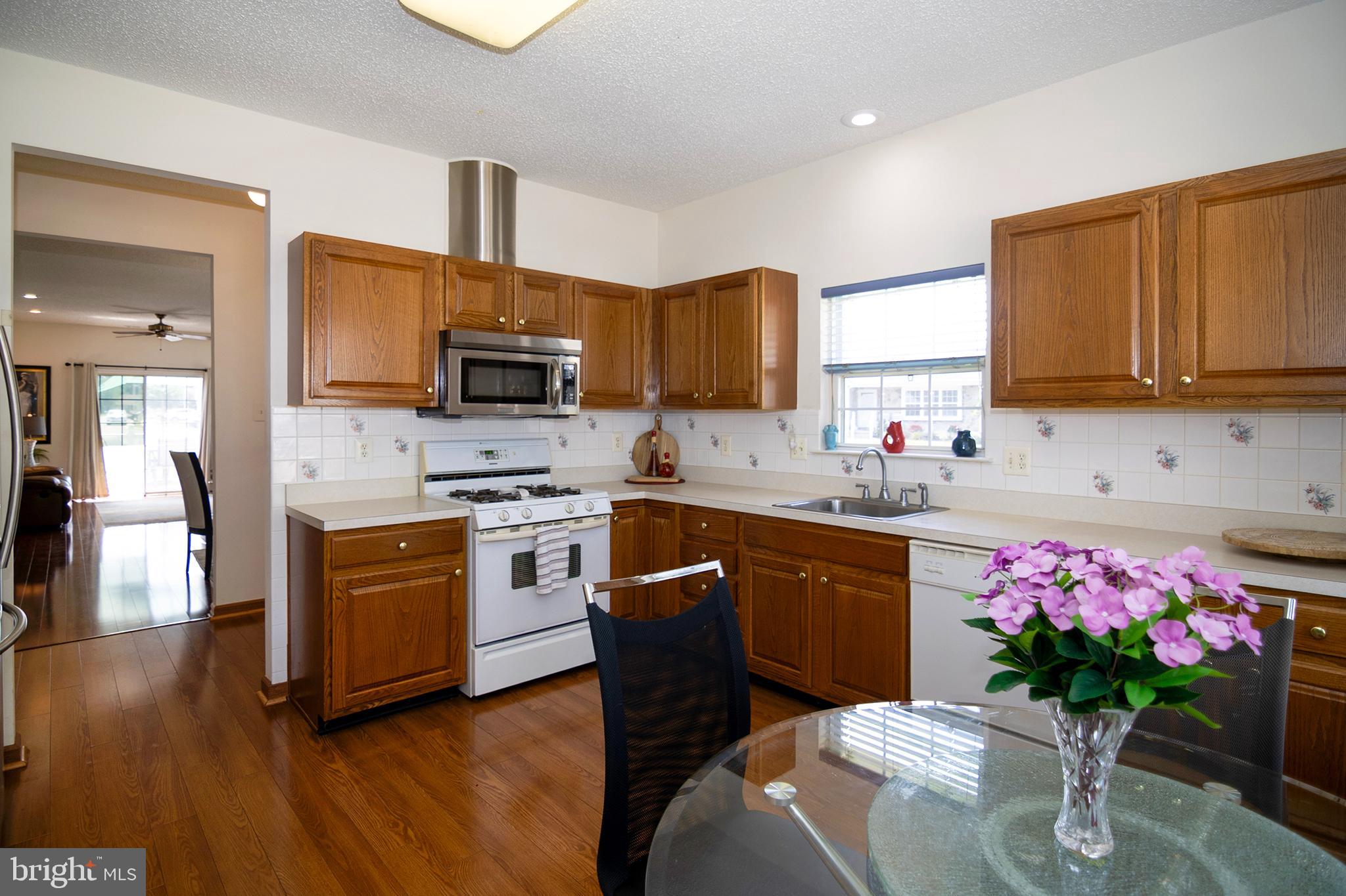 575 Riviera Drive Williamstown, NJ 08094 - Photo 30 of 46 Kitchen