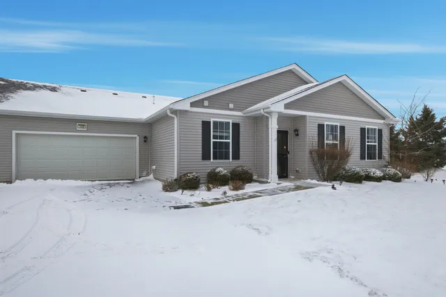 $305,000 | 1838 Southern Circle, Unit 1838, Pingree Grove, IL 60140