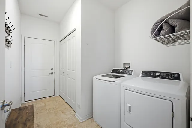 $305,000 | 1838 Southern Circle, Unit 1838, Pingree Grove, IL 60140