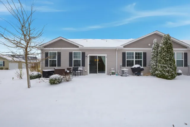 $305,000 | 1838 Southern Circle, Unit 1838, Pingree Grove, IL 60140