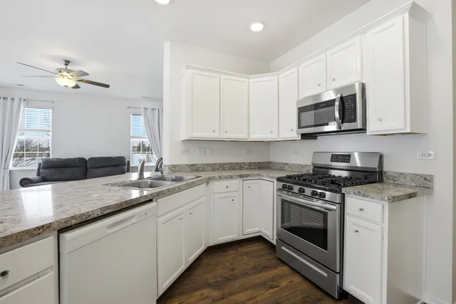 $305,000 | 1838 Southern Circle, Unit 1838, Pingree Grove, IL 60140