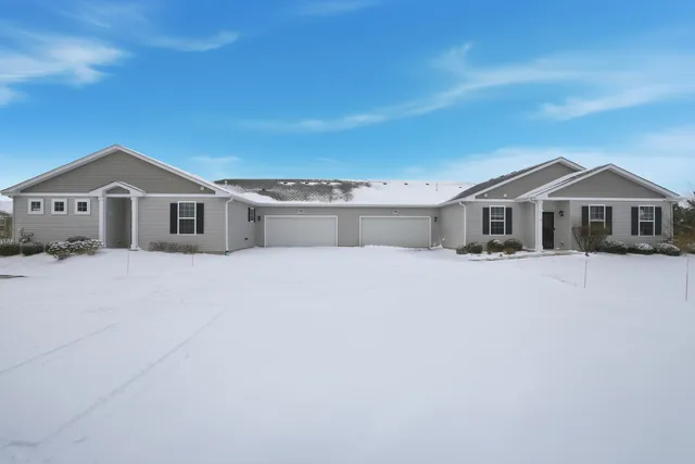 $305,000 | 1838 Southern Circle, Unit 1838, Pingree Grove, IL 60140