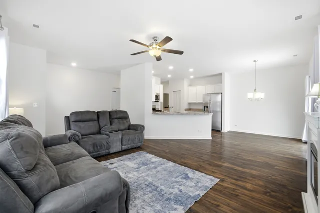 $305,000 | 1838 Southern Circle, Unit 1838, Pingree Grove, IL 60140