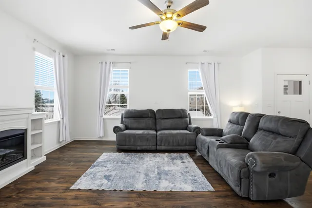 $305,000 | 1838 Southern Circle, Unit 1838, Pingree Grove, IL 60140