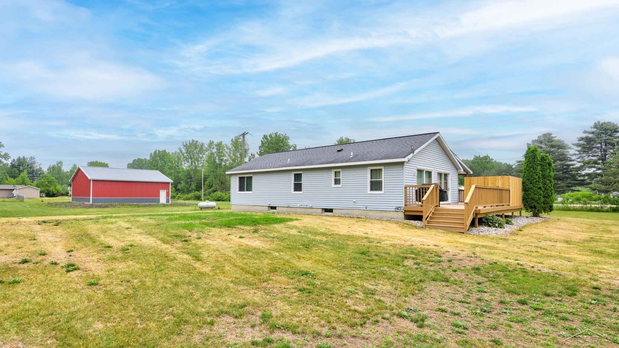 9986 South Lewis Road Millington, MI 48746 - Photo 6 of 58 50112734-5.JPG